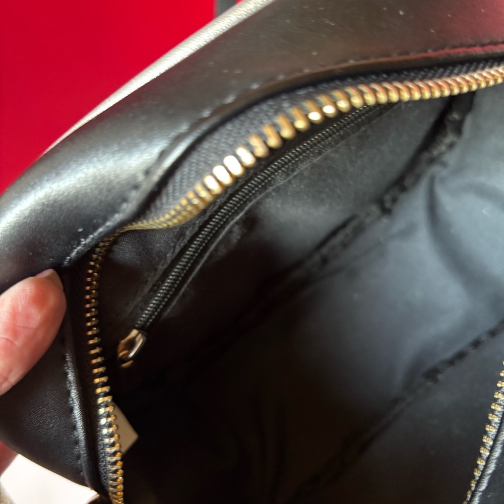 CAMERA SHAPED BAG includes 3 straps; two Crossbody and one to make it a satchel - Picture 7 of 11